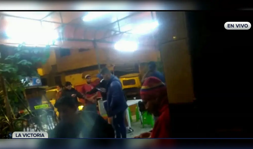 Pese a las medidas, ciudadanos realizan fiestas COVID-19 en vía pública. Foto: RPP/captura Pese a las medidas, ciudadanos realizan fiestas COVID-19 en vía pública. Foto: RPP/captura