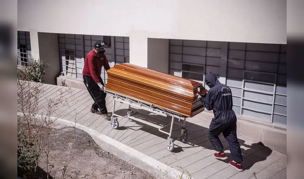 El retiro de los cuerpos del Hospital COVID-19 en Arequipa. Foto: Oswald Charca