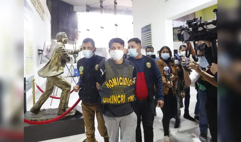 Joven ya se encuentra en la Dirincri para seguir con la investigación. Foto: Carlos Félix / La República Joven ya se encuentra en la Dirincri para seguir con la investigación. Foto: Carlos Félix / La República