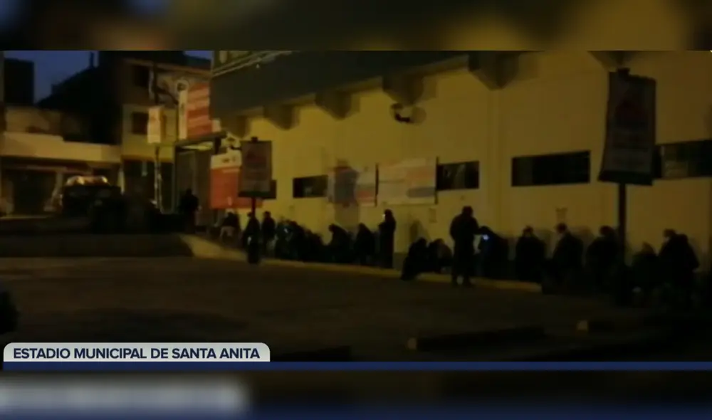 Con frazadas y sillas, se instalan desde las 3 a. m. Foto: RPP/captura