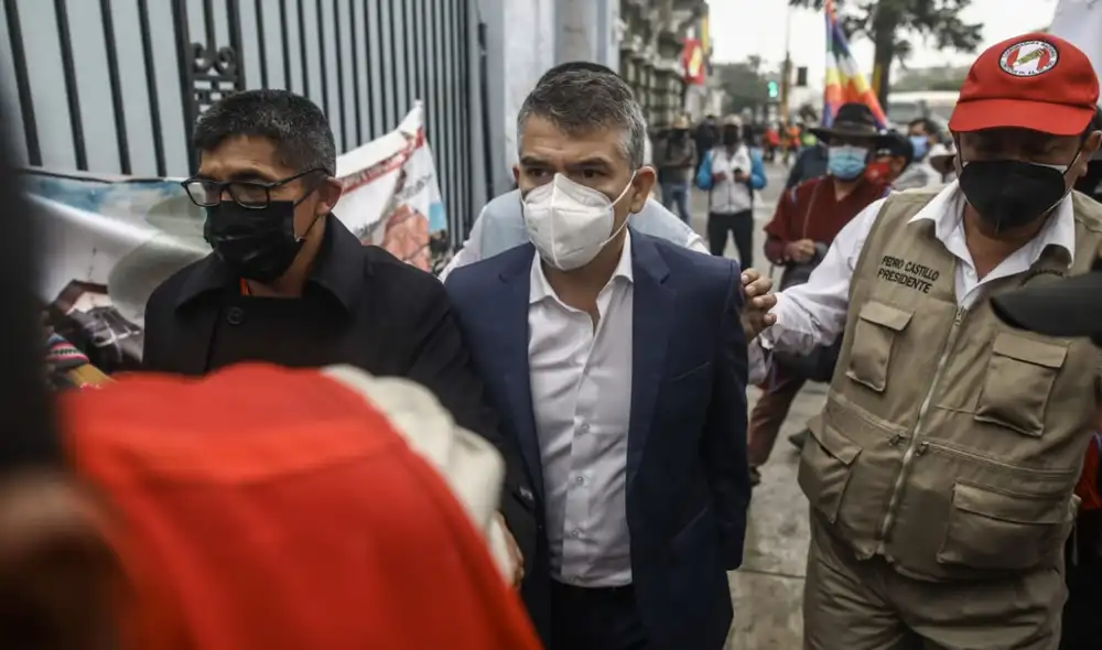 Julio Guzmán visitó al virtual presidente electo Pedro Castillo el martes 15 de junio. Foto: Aldair Mejía/La República