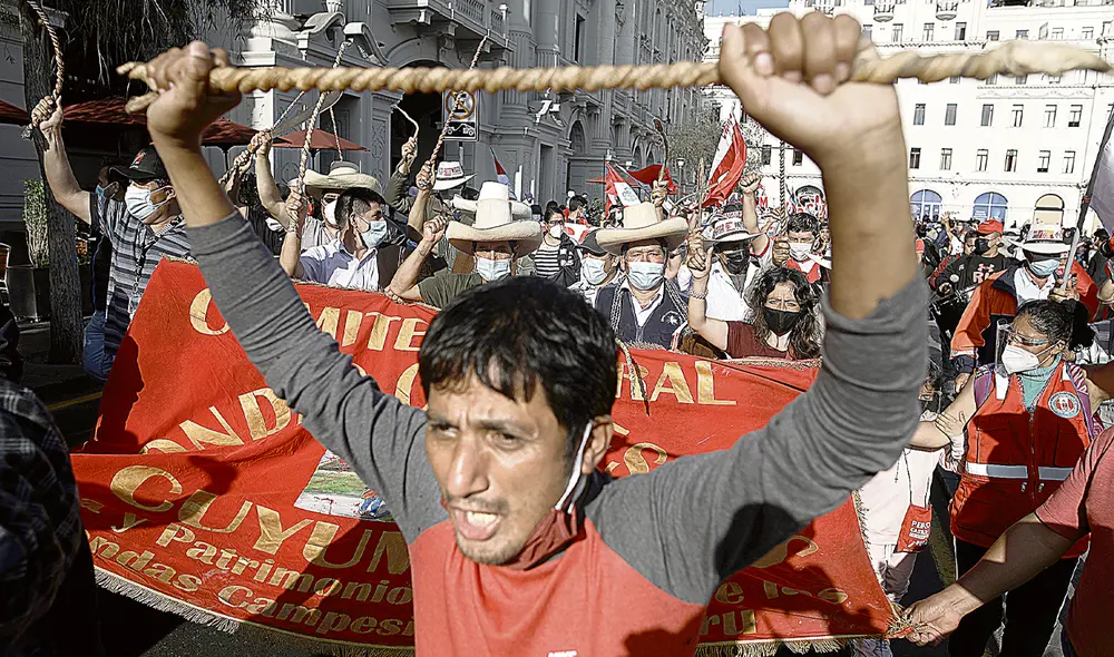 Apoyo. Desde distintas regiones del país, ciudadanos llegaron a Lima para respaldar a Pedro Castillo y exigir su pronta proclamación como presidente del país. Foto: Aldair Mejía / La República Apoyo. Desde distintas regiones del país, ciudadanos llegaron a Lima para respaldar a Pedro Castillo y exigir su pronta proclamación como presidente del país. Foto: Aldair Mejía / La República