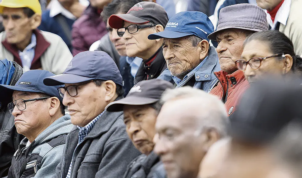 Previsional. De aprobarse la ley, se equiparará la edad permitida para el REJA. Foto: John Reyes/La República Previsional. De aprobarse la ley, se equiparará la edad permitida para el REJA. Foto: John Reyes/La República