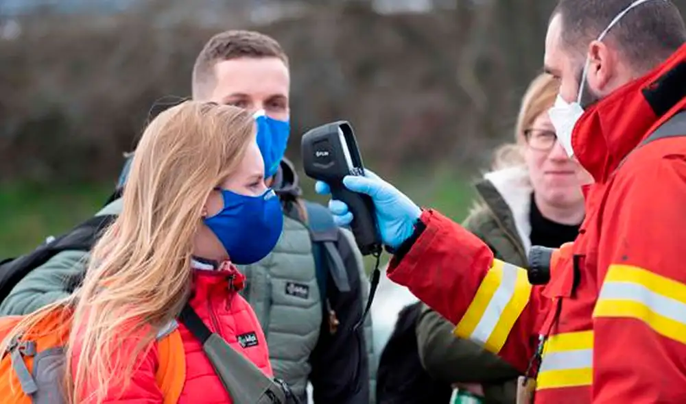 El uso obligatorio de las mascarillas también se relaja y ya no será obligatorio llevar una FFP2, salvo cuando se acceda a hospitales y geriátricos. Foto: AFP