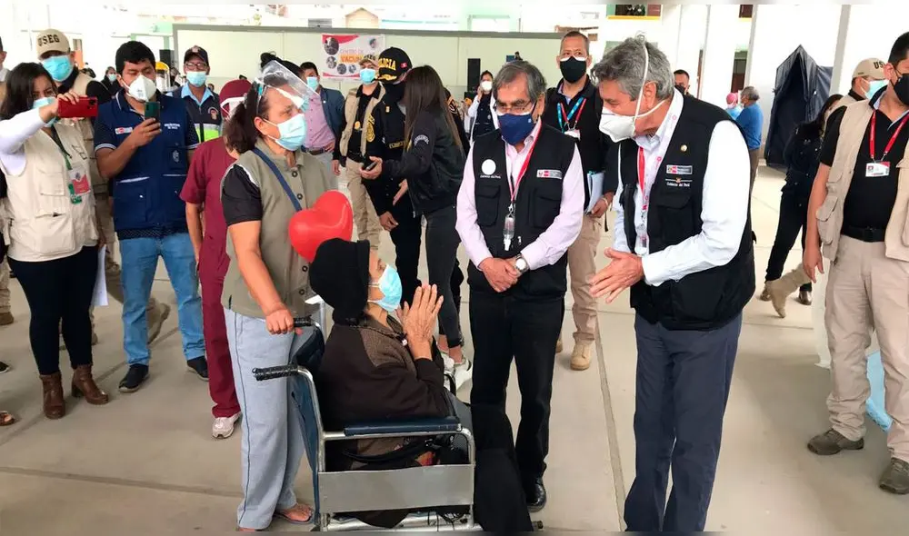 Francisco Sagasti estuvo en el colegio Elvira García de la ciudad de Chiclayo. Foto: Geresa