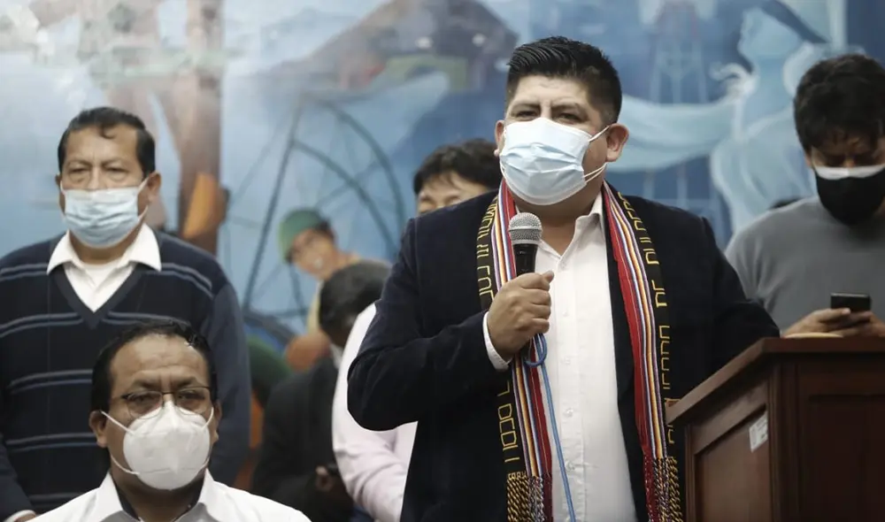 Lenin Checco del Frente Amplio anunció que fue a la Cancillería para pedir informes a los observadores internacionales de la OEA y Unión Europea. Foto: Antonio Melgarejo/La República