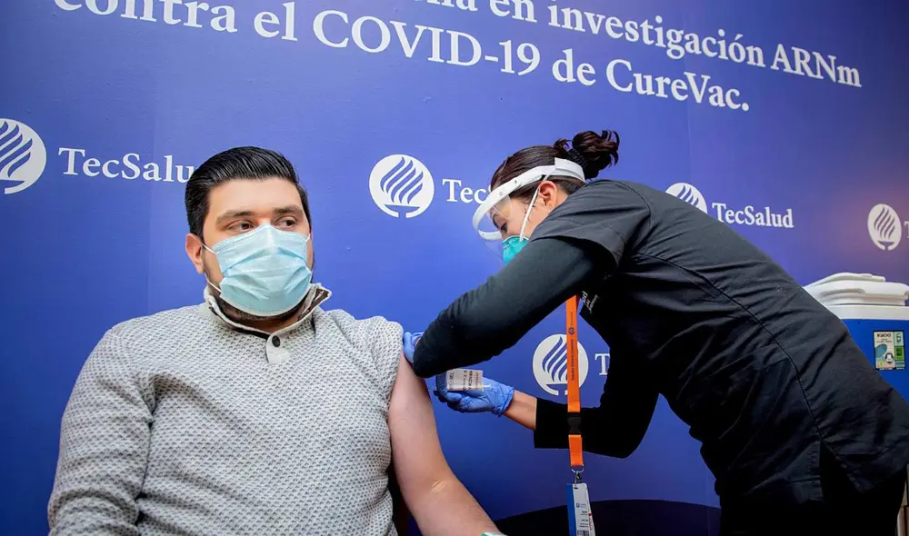 Imagen de la vacunación contra la COVID-19 en los ensayos clínicos fase 3 de la empresa CureVac. Foto: TecSalud Monterrey
