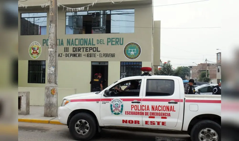 Detectives del Areincri Este investigan a su colega por hurtar celular. Foto: La República Detectives del Areincri Este investigan a su colega por hurtar celular. Foto: La República