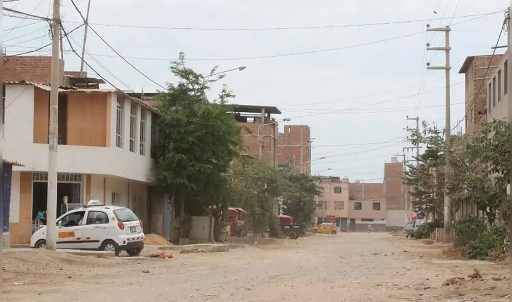 Guevara Díaz aseveró que para la pavimentación de calles se necesita el cambio de redes de alcantarillado. Foto: Municipalidad de José Leonardo Ortiz.