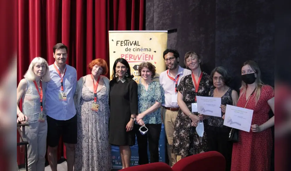 Algunos participantes en el 12 festival de Cine Peruano en París en el último día de la jornada fílmica.