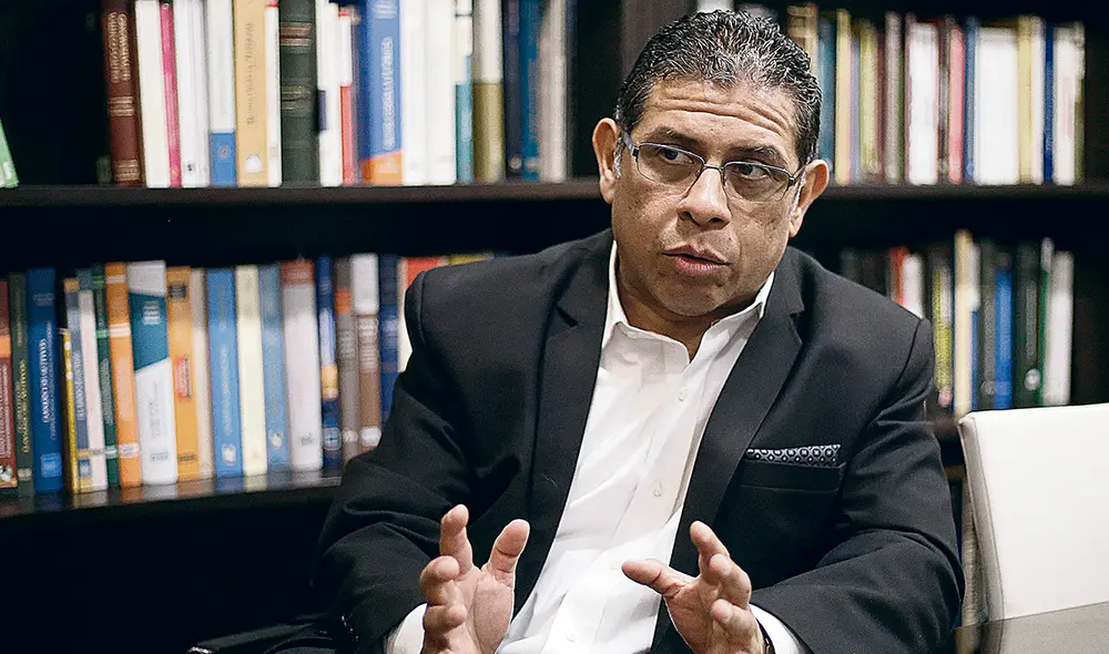 Enfático. El Dr. César Azabache aclara que las denuncias acerca de la segunda vuelta por parte de FP carecen de significado electoral. Foto: difusión Enfático. El Dr. César Azabache aclara que las denuncias acerca de la segunda vuelta por parte de FP carecen de significado electoral. Foto: difusión