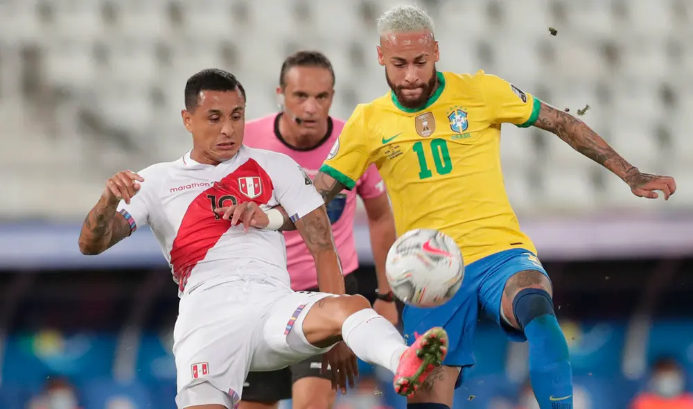 Perú y Brasil se ven las caras en el Estadio Nacional de Lima. Foto: EFE