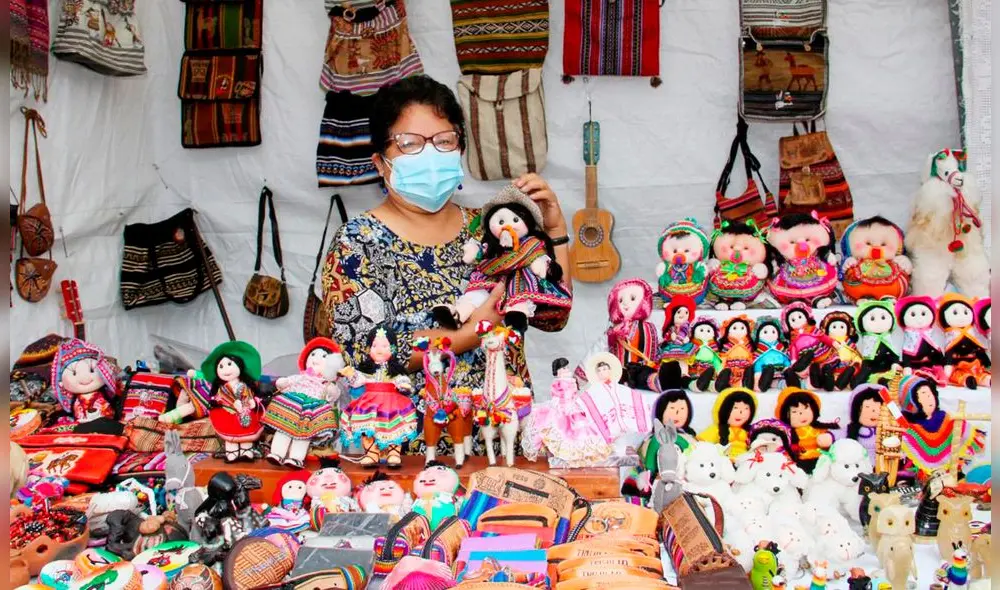 La creatividad artesanal se exhibe en el paseo peatonal de Pizarro. Foto: MPT La creatividad artesanal se exhibe en el paseo peatonal de Pizarro. Foto: MPT