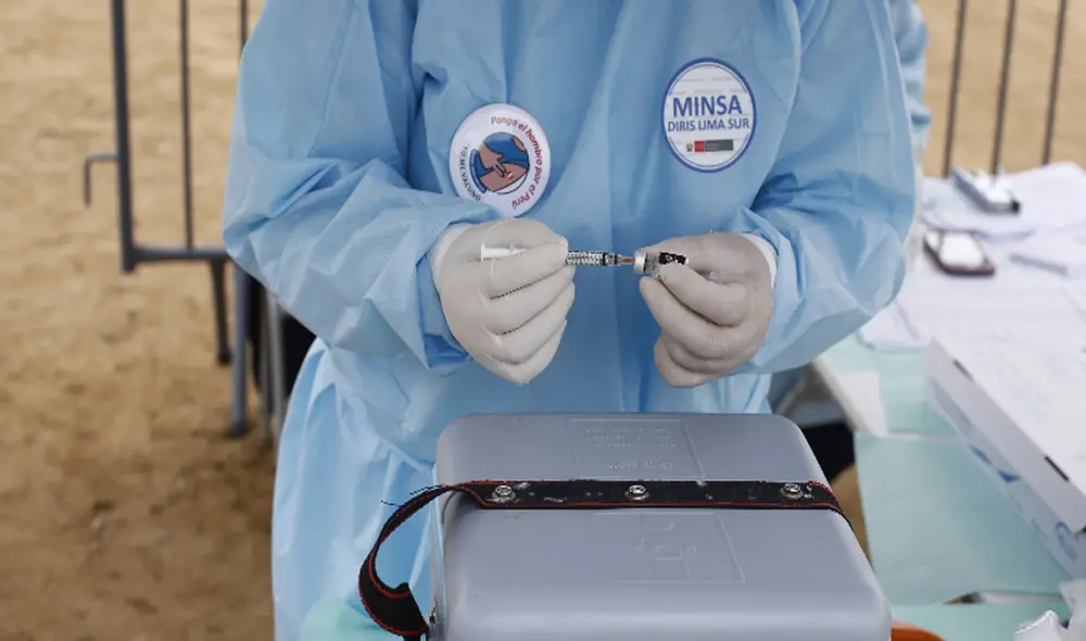 Vacunación en Perú sí se desarrollará durante el Día del Padre. Foto: Marco Cotrina / La República Vacunación en Perú sí se desarrollará durante el Día del Padre. Foto: Marco Cotrina / La República