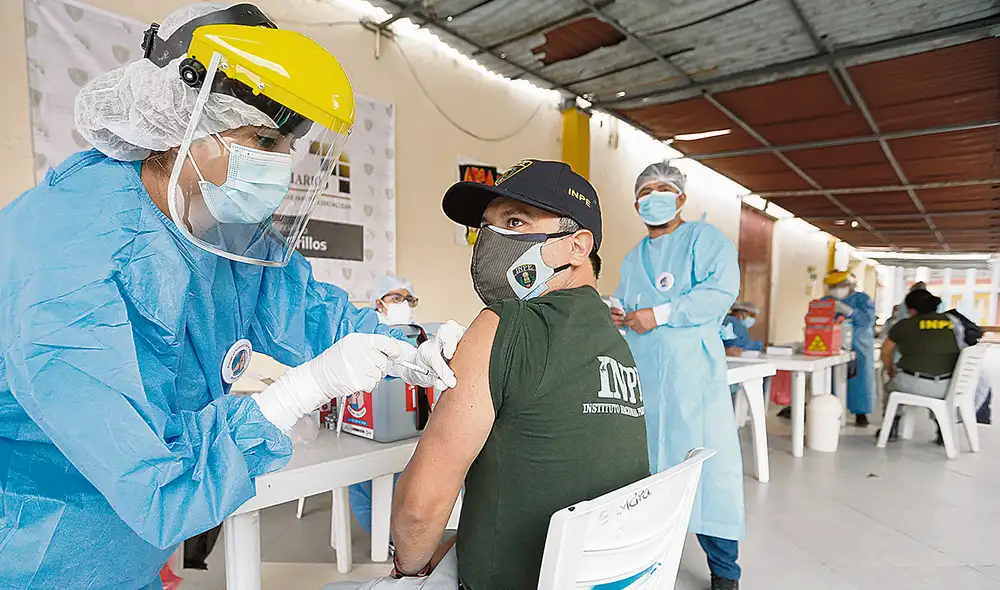 Su turno. En breve serán vacunados los menores de 60 años. Foto: difusión