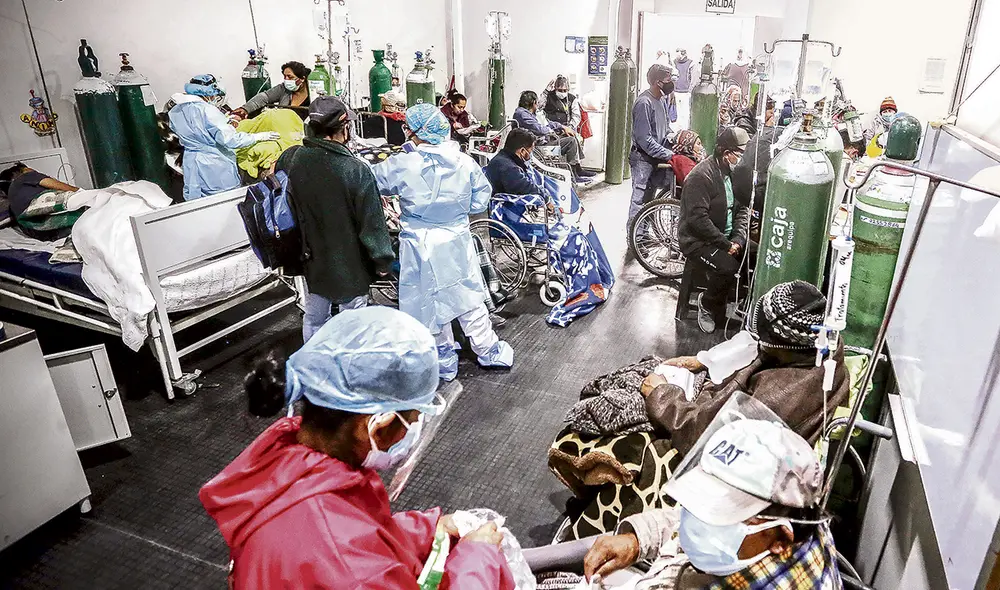 Emergencia. El sistema hospitalario en Arequipa se halla en su máxima capacidad. En la región hay un aumento de decesos. Foto: Oswald Charca/La República