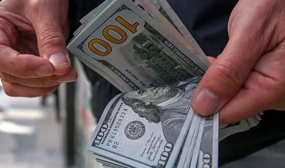 El dólar BCV sirve como referencia para gran cantidad de personas en Venezuela. Foto: AFP El dólar BCV sirve como referencia para gran cantidad de personas en Venezuela. Foto: AFP