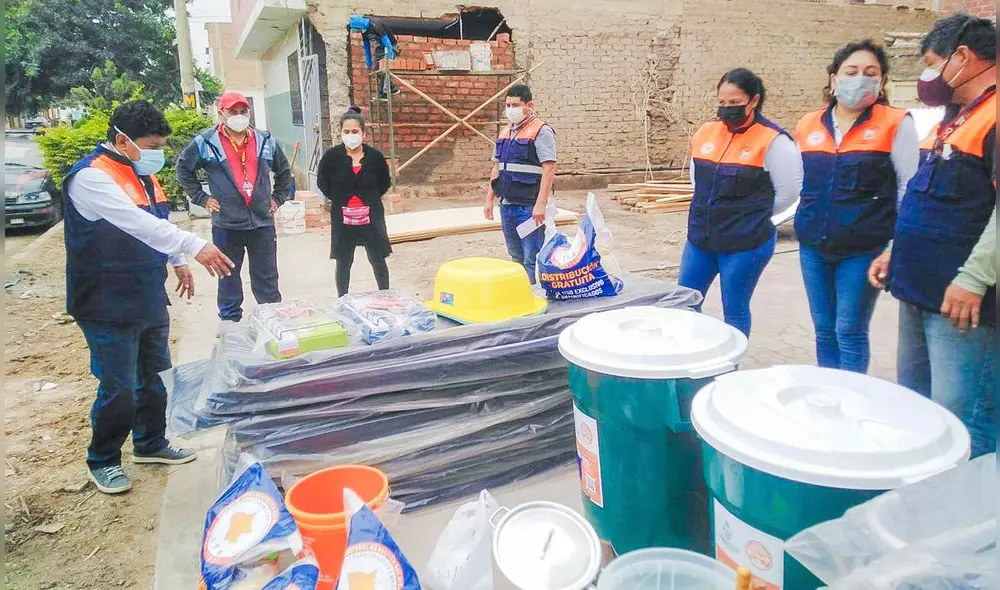 Entrega de ayuda se hizo a los familiares de las personas directamente afectadas. Foto: Municipalidad de La Victoria