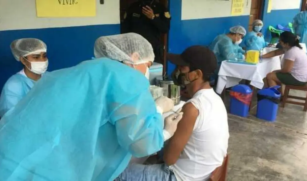 La vacunación para estos ciudadanos comenzó el sábado 19 de junio, en la Institución Educativa Adar Integrada de Papaplaya. Foto: Minsa