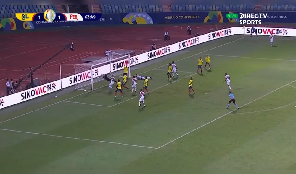 Yerry Mina anota gol en contra para el 2-1 a favor de Perú. Foto: captura DirecTV Sports