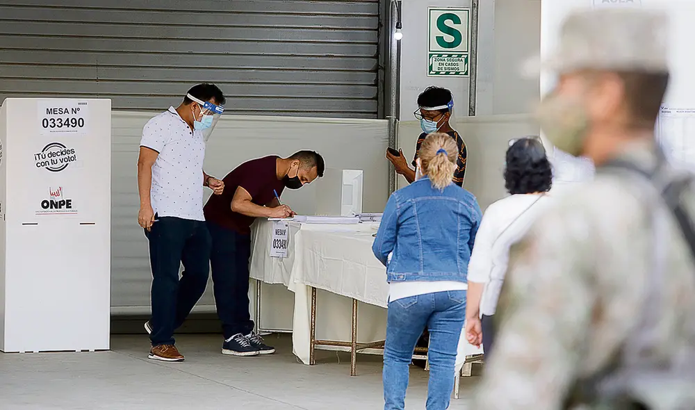 Sin observaciones. Especialistas destacaron el normal desarrollo de la segunda vuelta. Foto: Carlos Contreras/La República