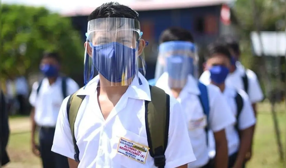 Estudiantes participan de clases semipresenciales en 3.880 colegios de la zona rural de Loreto. Foto: DREL.