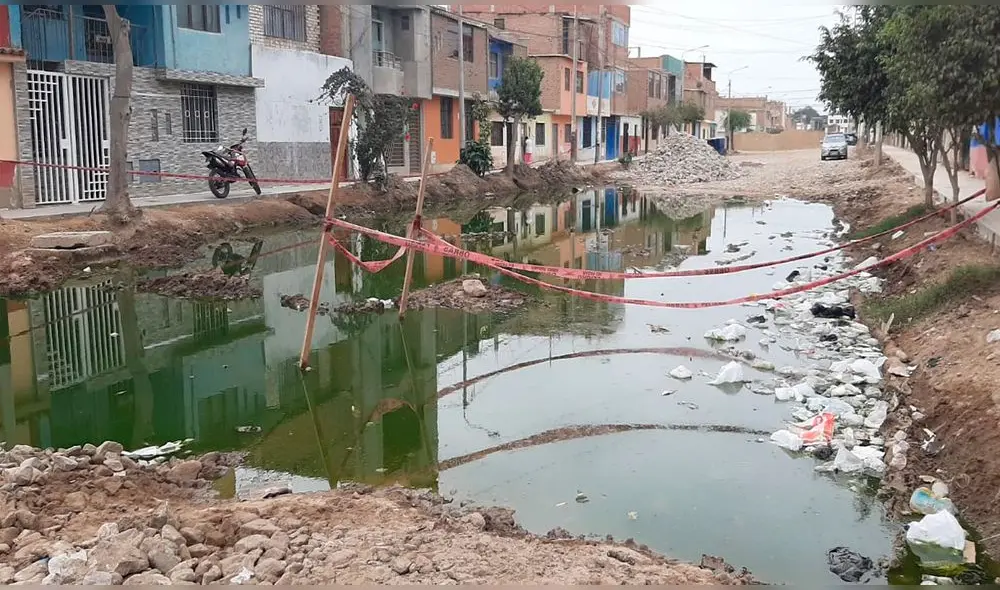 Aguas de desagüe proliferan en la calle Teresa Faning. Foto: La República