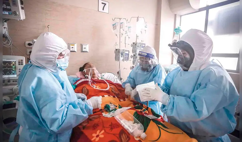 Situación grave. Desde EsSalud continúan pidiendo una cuarentena rígida con el fin de cortar la transmisibilidad. Al costado el documento del gerente de Salud que solicita cuarentena. Foto: Oswald Charca Situación grave. Desde EsSalud continúan pidiendo una cuarentena rígida con el fin de cortar la transmisibilidad. Al costado el documento del gerente de Salud que solicita cuarentena. Foto: Oswald Charca