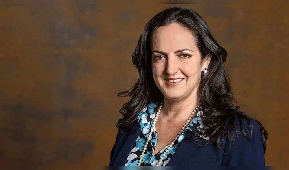 La senadora siempre ha expresado de manera efusiva su defensa hacia el expresidente Álvaro Uribe. Foto: revista Semana La senadora siempre ha expresado de manera efusiva su defensa hacia el expresidente Álvaro Uribe. Foto: revista Semana