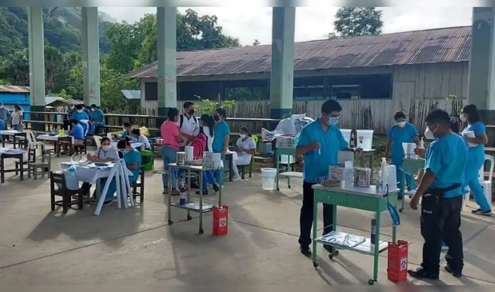 Brigadas de salud se desplazaron hasta Nuevo Seasme para jornada de vacunación. Foto: Red de Salud Condorcanqui