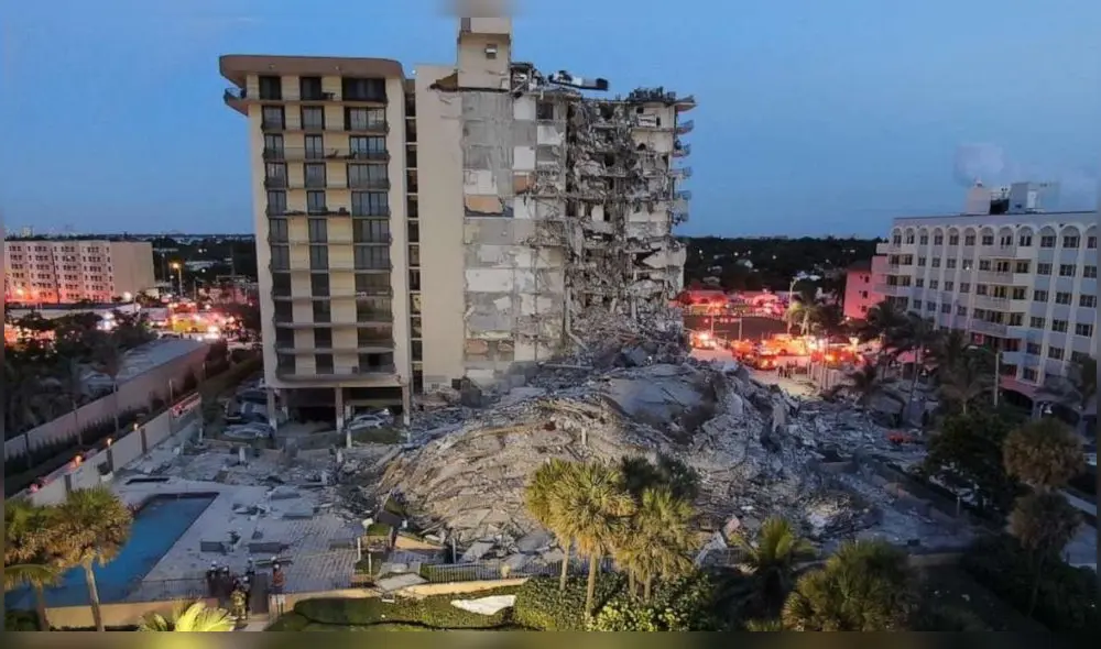 La escena de un edificio de 12 pisos parcialmente derrumbado en Surfside, Florida, a unas 6 millas al norte de Miami Beach. Foto: ABC News
