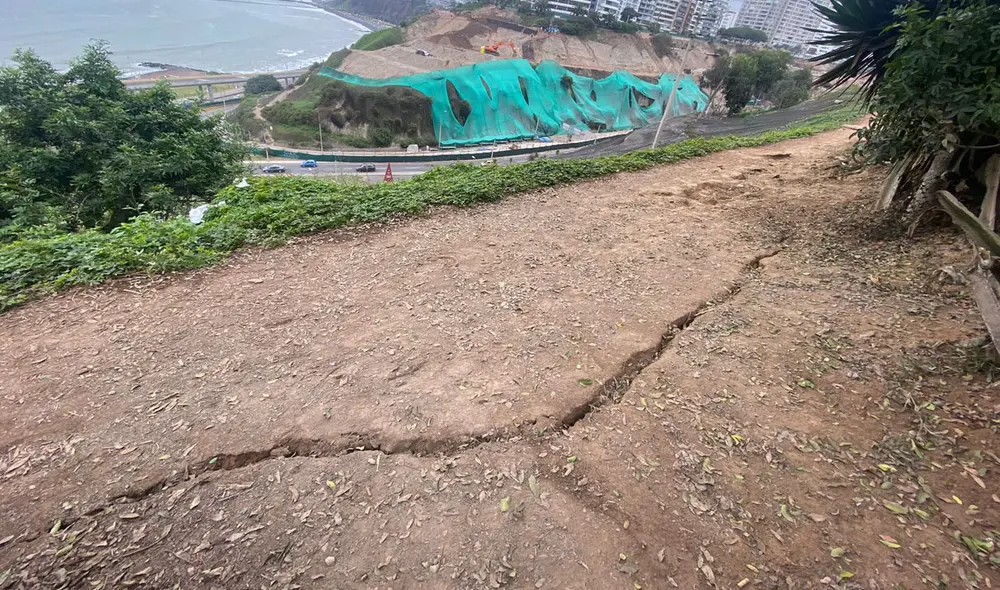 Malecón luce con varias rajaduras luego del sismo. Foto: Raúl Egúsquize/URPI-LR Malecón luce con varias rajaduras luego del sismo. Foto: Raúl Egúsquize/URPI-LR