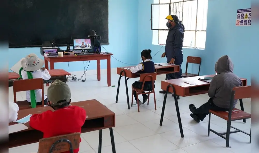 Cerca de 57.000 estudiantes retornaron a las aulas a través de clases semipresenciales. Foto: Minedu Cerca de 57.000 estudiantes retornaron a las aulas a través de clases semipresenciales. Foto: Minedu