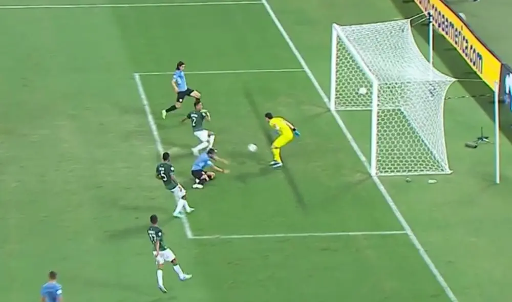 Bolivia cae 1-0 ante Uruguay tras un gol en propia portería de Carlos Lampe. Foto: captura DirecTV Sports Bolivia cae 1-0 ante Uruguay tras un gol en propia portería de Carlos Lampe. Foto: captura DirecTV Sports