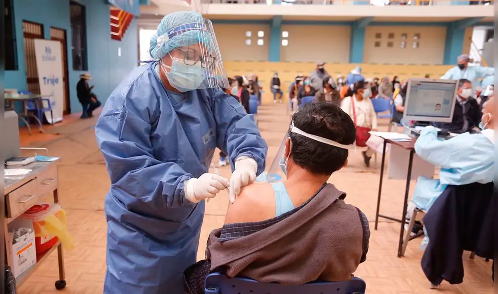 Gerencia Regional de Salud informó que vacunación es universal. Foto: Oswald Charca/La República Gerencia Regional de Salud informó que vacunación es universal. Foto: Oswald Charca/La República