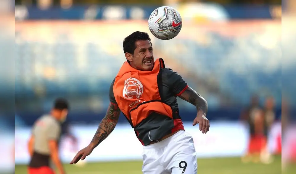 Gianluca Lapadula en los entrenamientos de la selección peruana. Foto: selección peruana/Twitter
