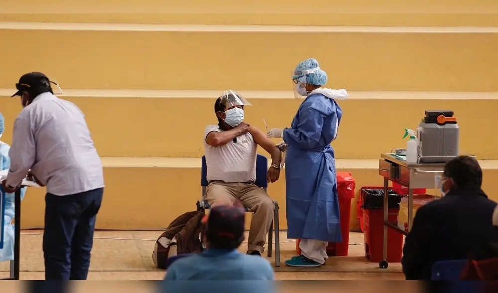 La vacuna es el único antídoto para evitar la muerte a causa de la COVID-19. Foto: Oswald Charca / La República