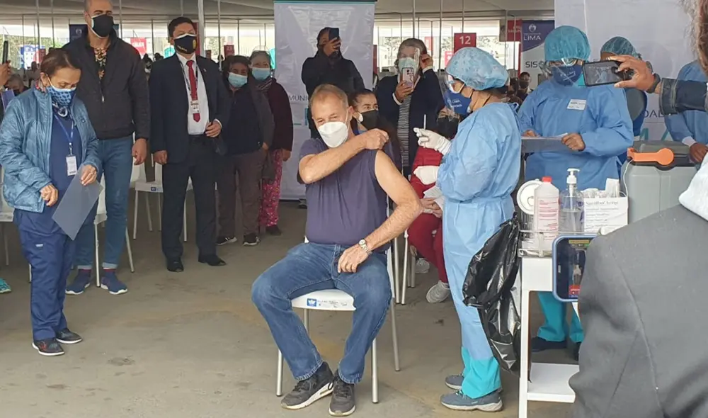 Jorge Muñoz fue vacunado contra el coronavirus. Foto: URPI-LR Jorge Muñoz fue vacunado contra el coronavirus. Foto: URPI-LR