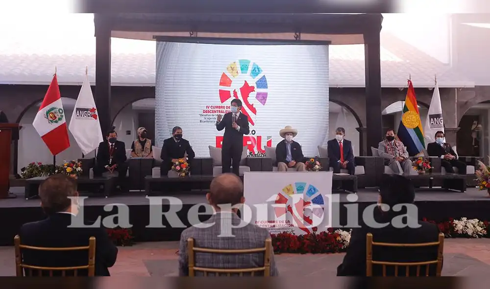 Castillo tuvo su primer encuentro con los gobernadores del país. Foto: Oswald Charca / La República