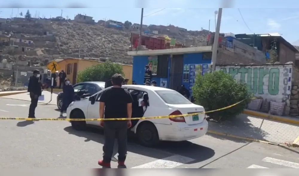 Policía los encontró en el momento en que retiraban de un carro, un televisor robado. Foto: captura video HBA Noticias