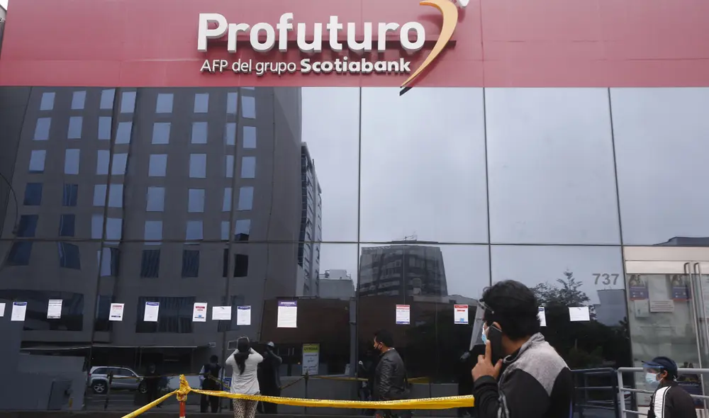 Este sábado 26 de junio se cumple el plazo para que el primer grupo de aportantes, que ingresaron su solicitud hace un mes, puedan retirar su dinero. Foto: Marco Cotrina / La República