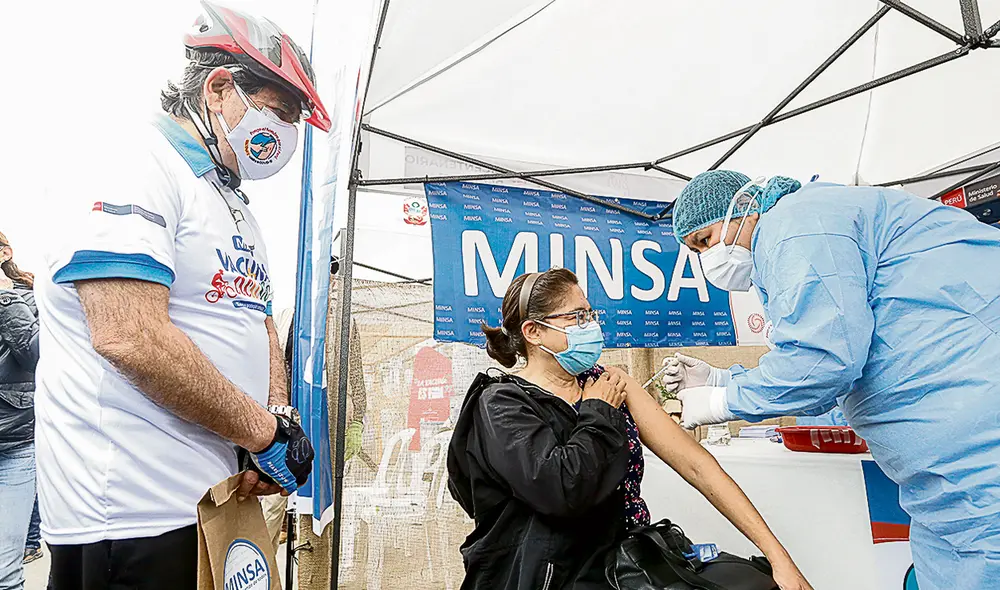 Paso acelerado. La vacunación de los adultos de 58 y 59 años comenzó en varias regiones. Foto: difusión
