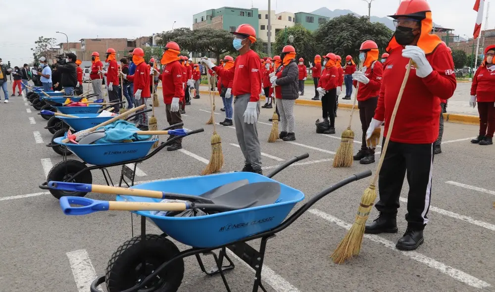Nuevo personal que trabaje en la limpieza y acondicionamiento de la av. Cahuide. Foto: Prensa La Esperanza Nuevo personal que trabaje en la limpieza y acondicionamiento de la av. Cahuide. Foto: Prensa La Esperanza