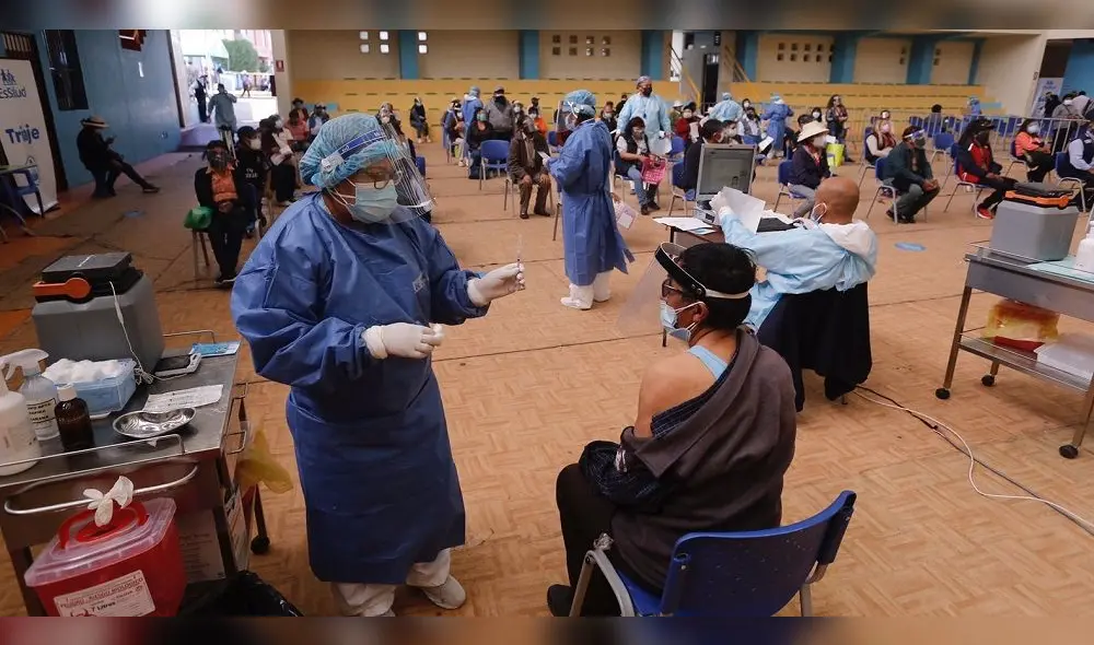 Esta semana se inició la vacunación de mayores de 50 años en Arequipa. Foto: Oswald Charca / La República Esta semana se inició la vacunación de mayores de 50 años en Arequipa. Foto: Oswald Charca / La República
