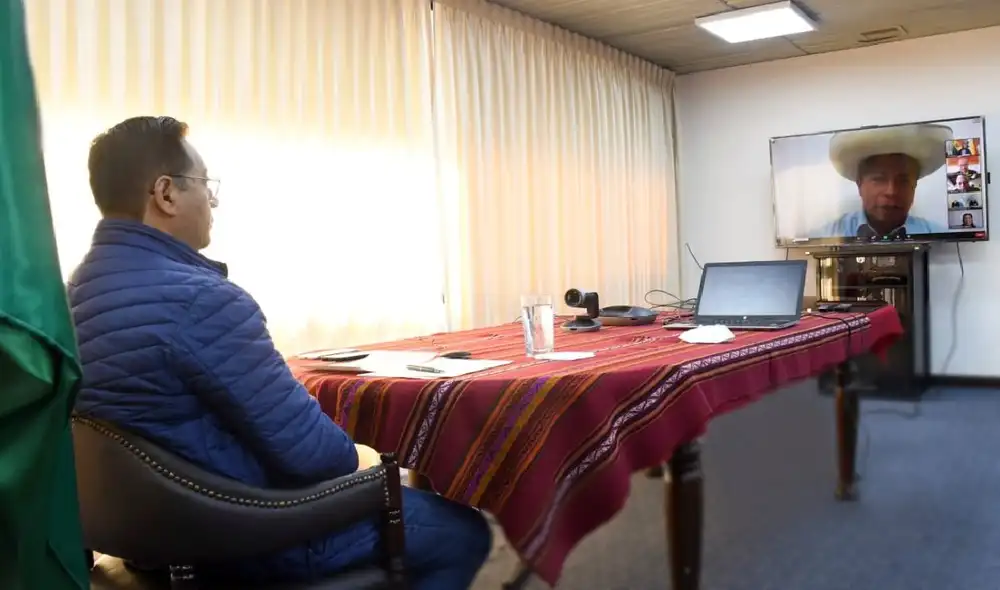 Luis Arce participó en la conferencia “Defender la democracia, la soberanía popular en Perú y la victoria del maestro Pedro Castillo” que organizó el Grupo de Puebla. Foto: Twitter @LuchoXBolivia Luis Arce participó en la conferencia “Defender la democracia, la soberanía popular en Perú y la victoria del maestro Pedro Castillo” que organizó el Grupo de Puebla. Foto: Twitter @LuchoXBolivia