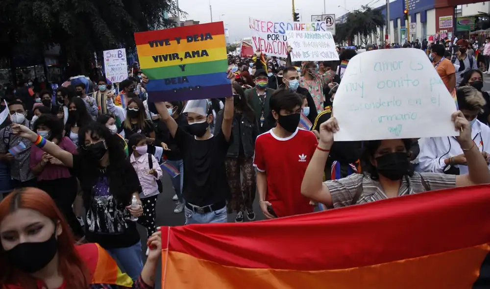 Trujillo también le dice no la discriminación y cientos de miembros de la comunidad LGTBI+ marchan para que sus derechos sean reconocidos. Foto: Arturo Gutarra / La República Trujillo también le dice no la discriminación y cientos de miembros de la comunidad LGTBI+ marchan para que sus derechos sean reconocidos. Foto: Arturo Gutarra / La República
