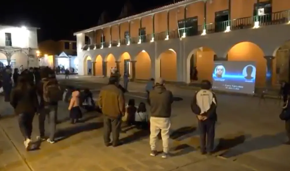 La proyección fue realizada tras una convocatoria a través de redes sociales. Foto: captura de Twitter