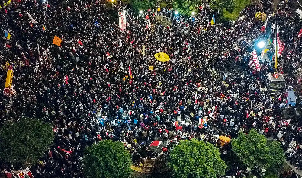 Concentración. Pedro Castillo acudió ayer a la plaza San Martín a un encuentro multitudinario con ciudadanos de distintas regiones. Foto: Aldair Mejía / La República Concentración. Pedro Castillo acudió ayer a la plaza San Martín a un encuentro multitudinario con ciudadanos de distintas regiones. Foto: Aldair Mejía / La República