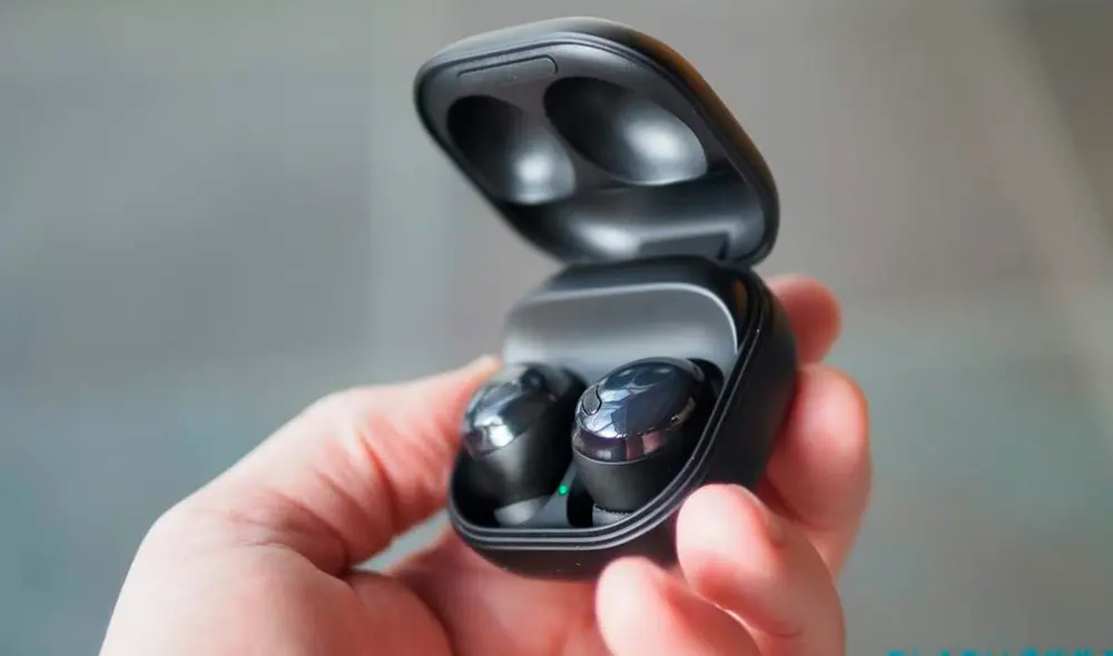 Reportes señalan que los auriculares inalámbricos Samsung Galaxy Buds 2 serían presentados en agosto. Foto: SlashGear