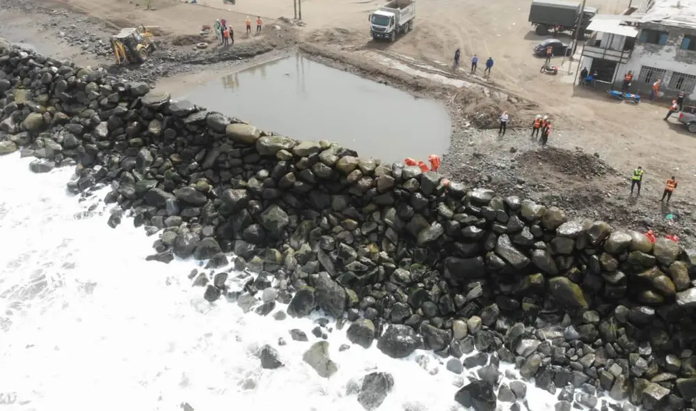 Enrocado que fue colocado en el sector Buenos Aires no ha sido la solución esperada por autoridades. Foto: Prensa Gore Enrocado que fue colocado en el sector Buenos Aires no ha sido la solución esperada por autoridades. Foto: Prensa Gore